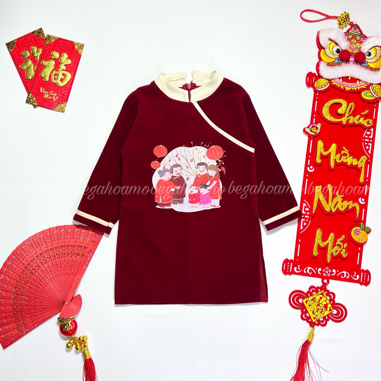 Áo dài nhung đỏ đoàn viên