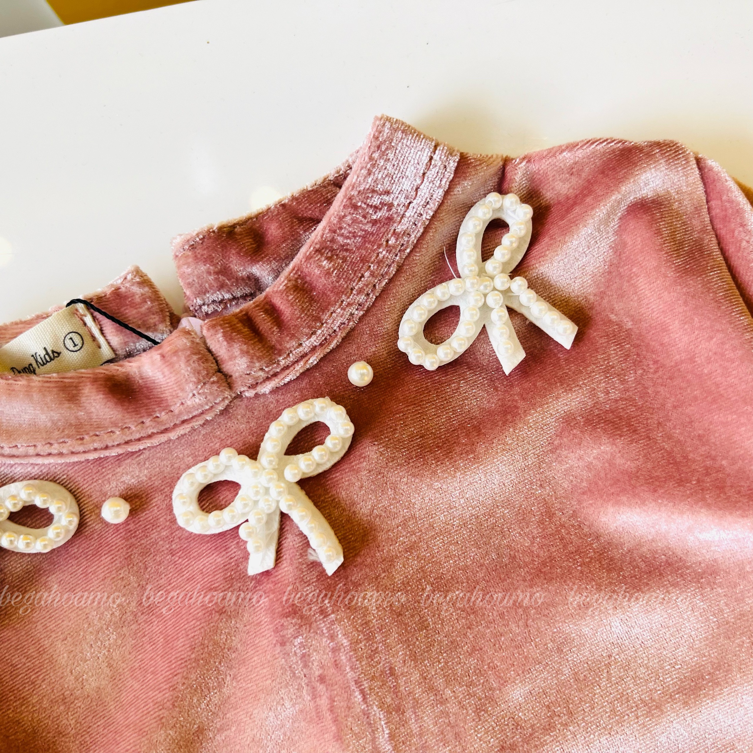 Áo dài nhung đính nơ ngọc kèm mấn