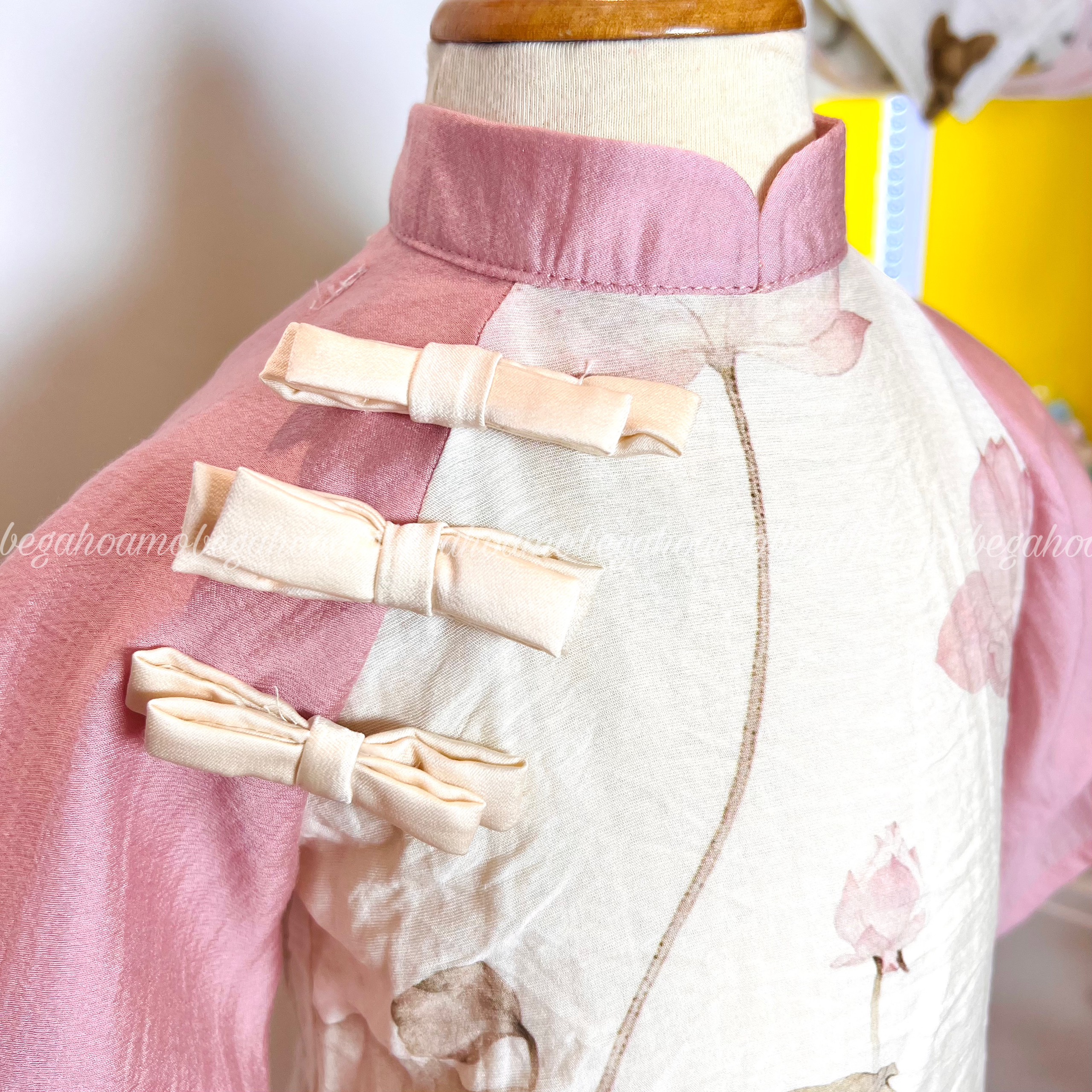 Áo dài tơ hoa sen