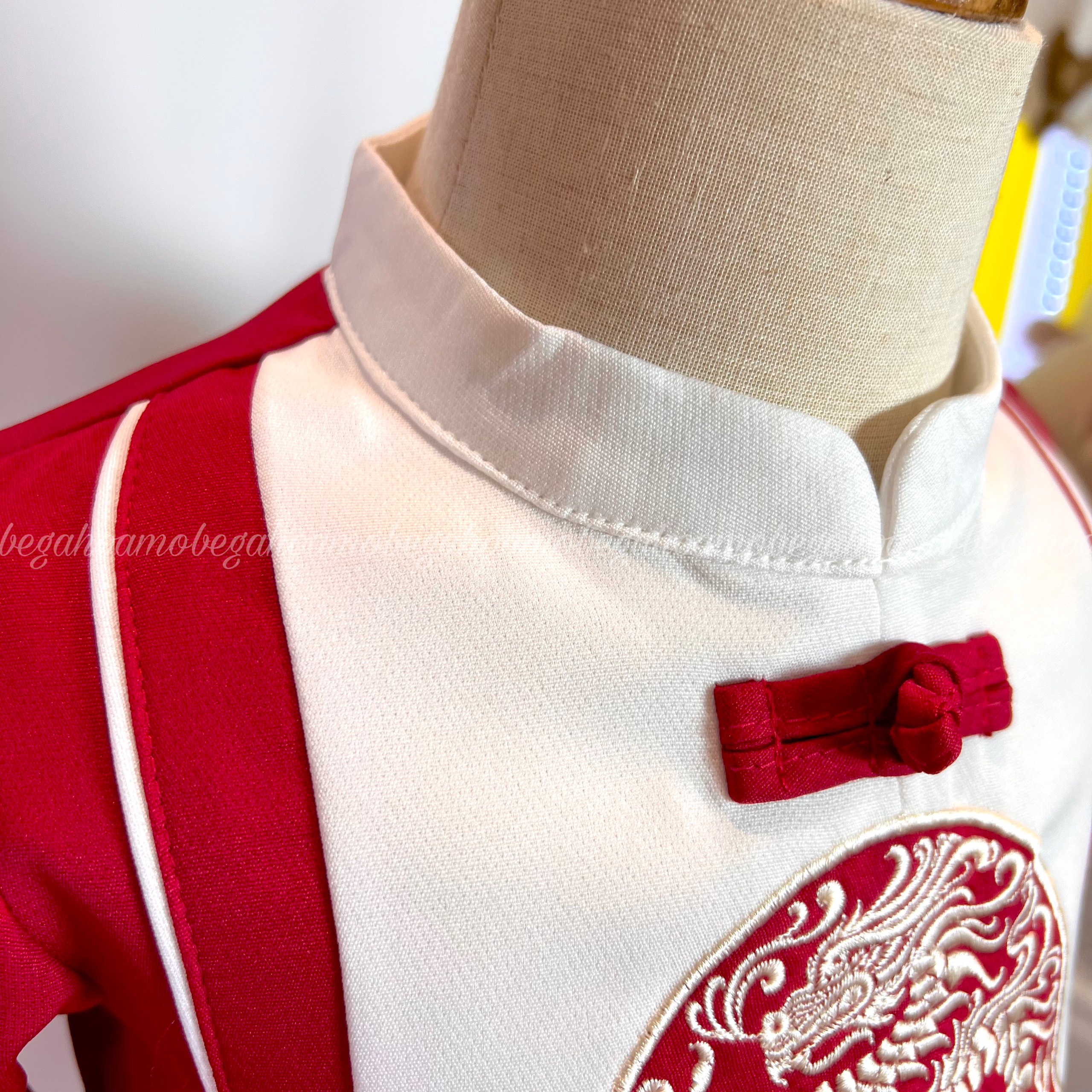 Bộ áo dài nhung xẻ tà giữa thêu rồng đỏ