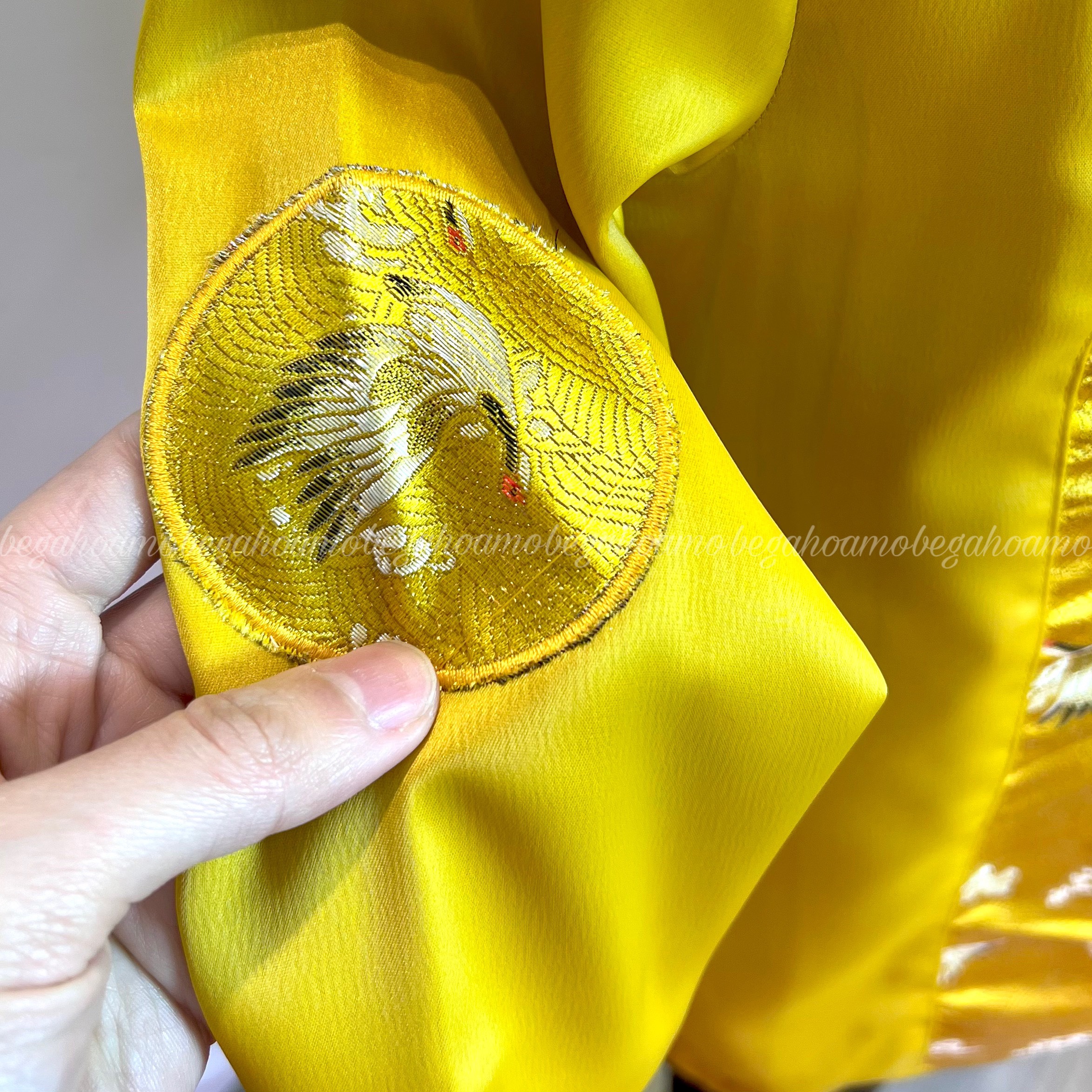 Bộ áo dài gấm hạc vàng tà giữa