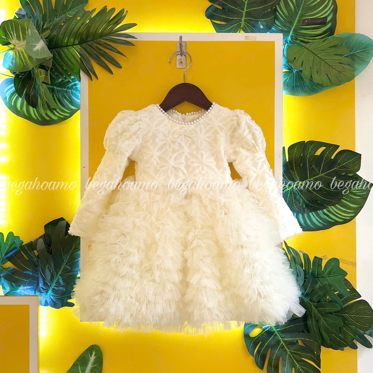 Váy TK cổ viền ngọc trai