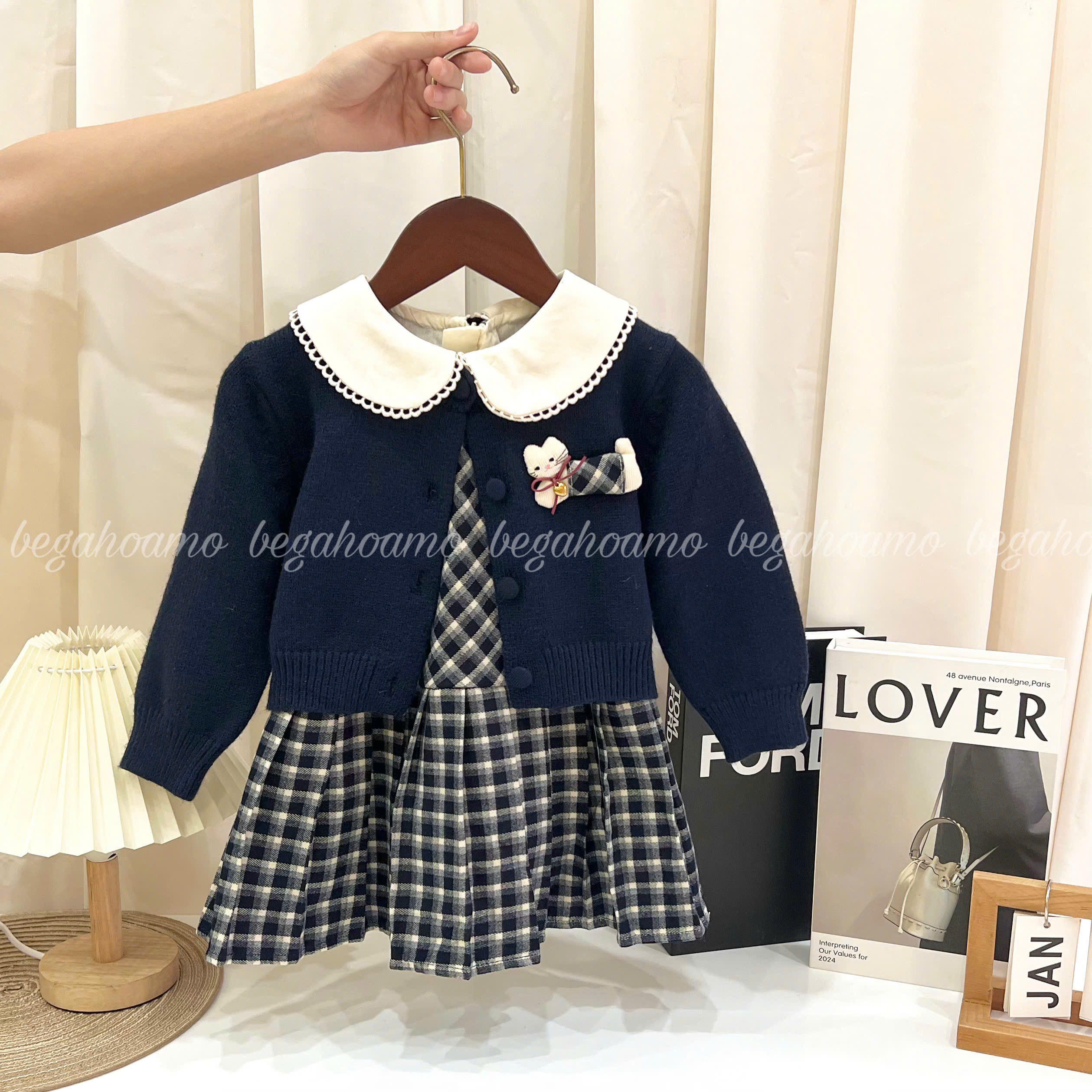 Set váy kẻ xanh cổ sen + carigan