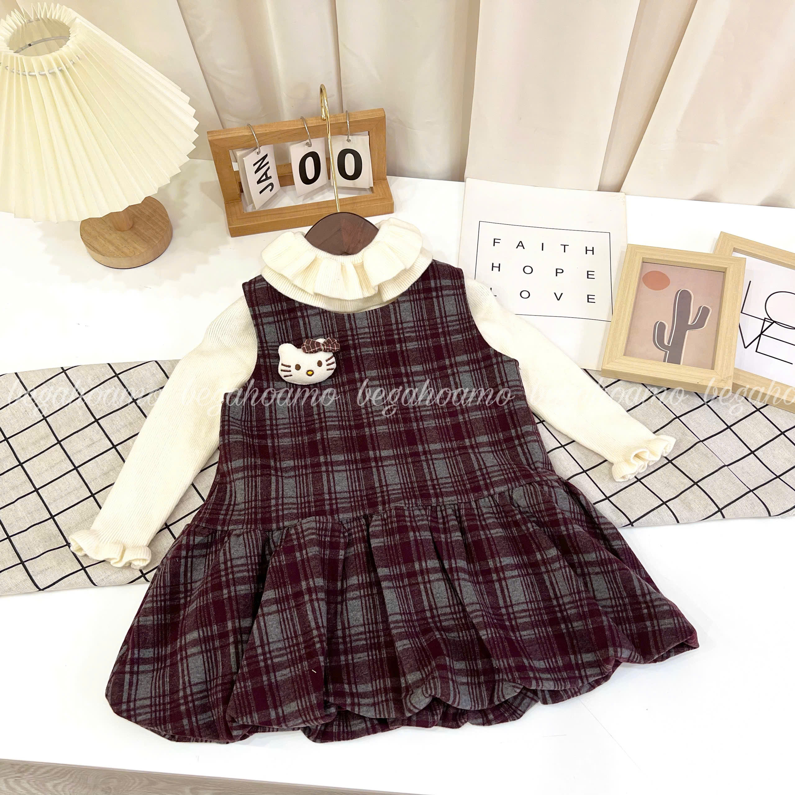 Set dạ kẻ Kitty 2ct