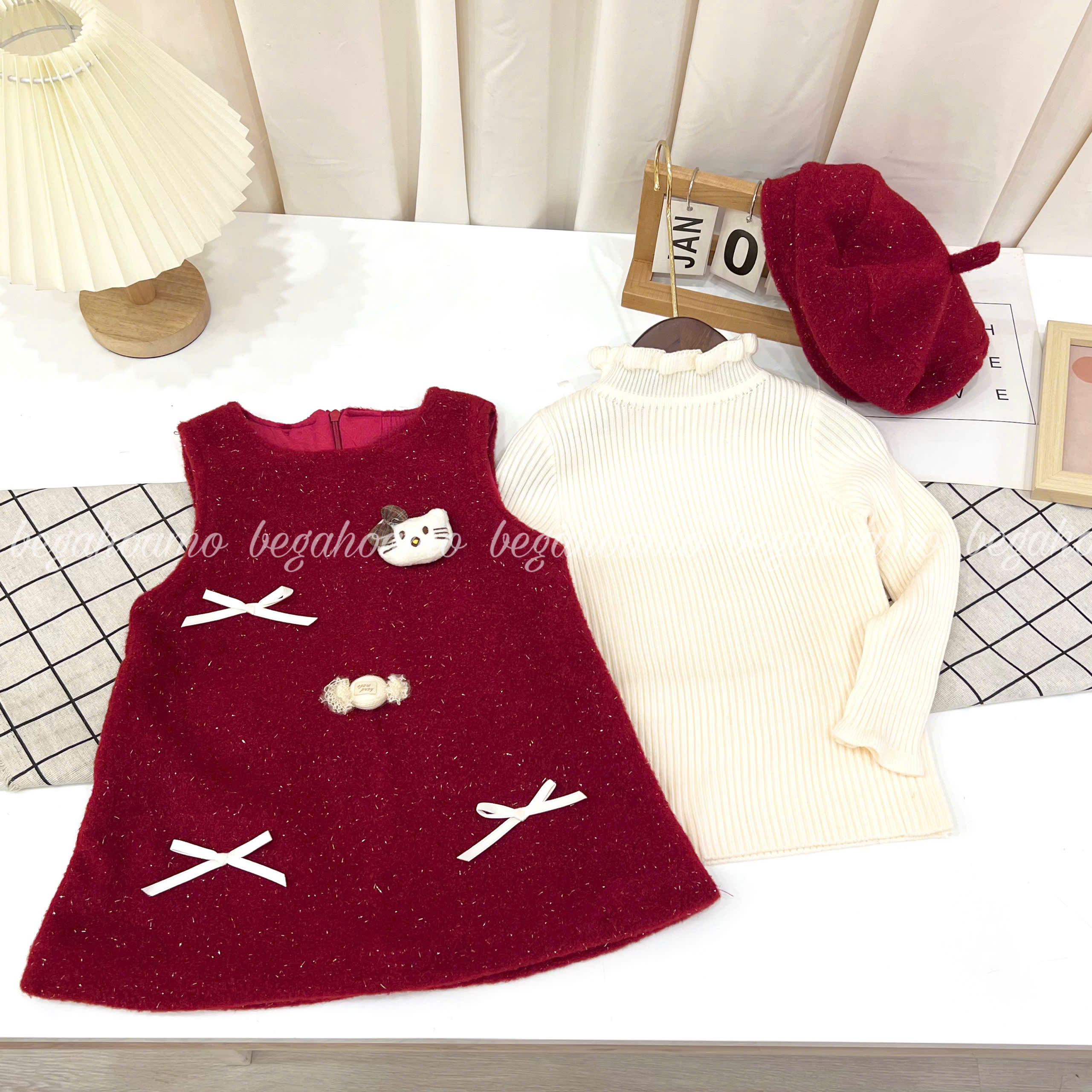 Set dạ đỏ kèm mũ nồi