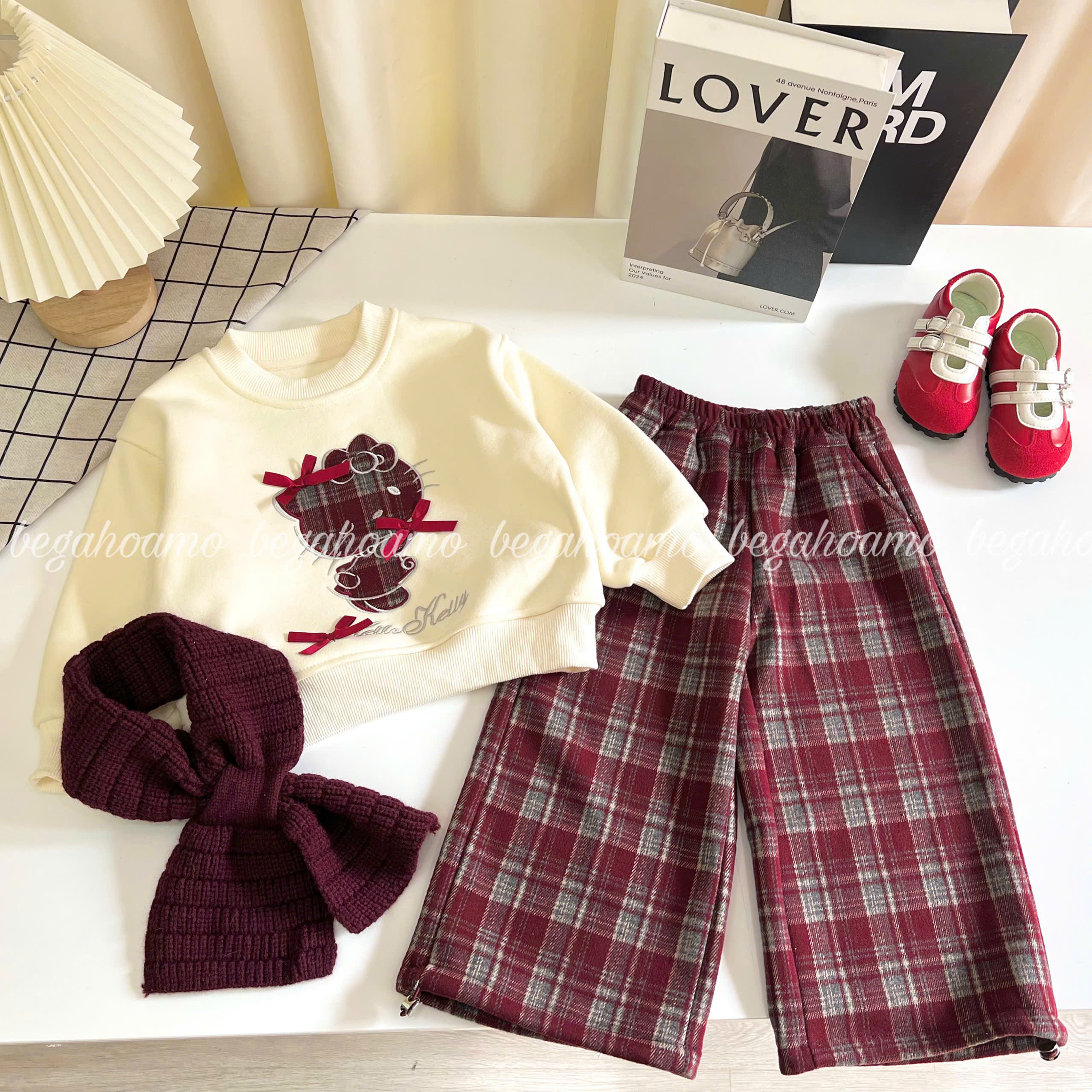 Bộ 3ct kitty kèm khăn cổ 