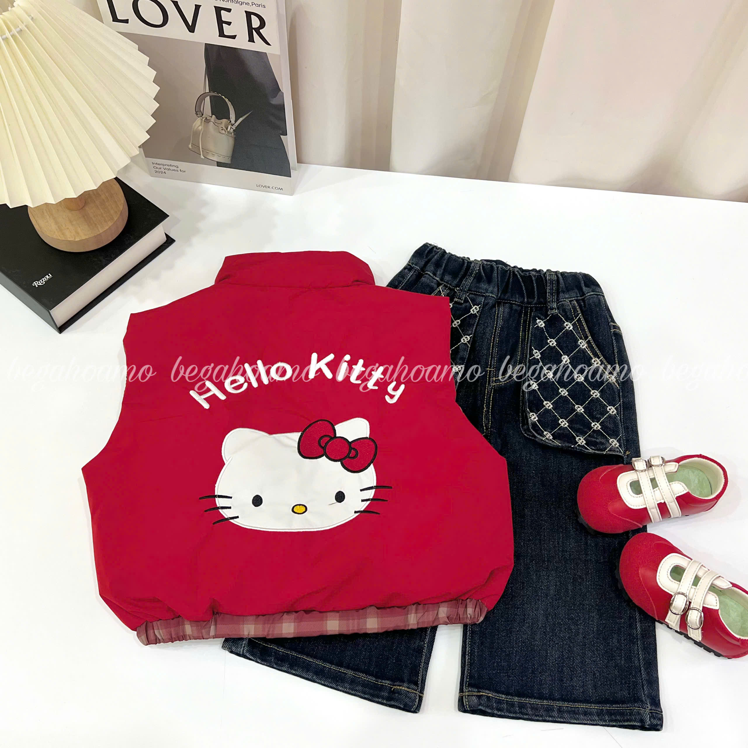 Áo gile phao đỏ hello kitty